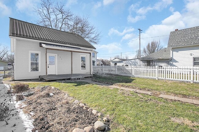 Building Photo - 131 S 2nd St