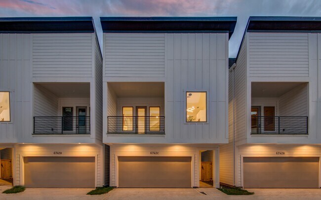 Foto del edificio - 6742 Peerless St