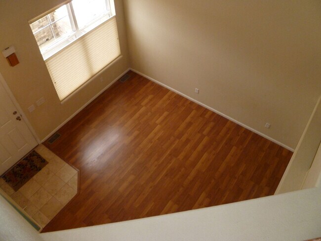 Sala de estar desde el loft - 3009 Rock Creek Dr