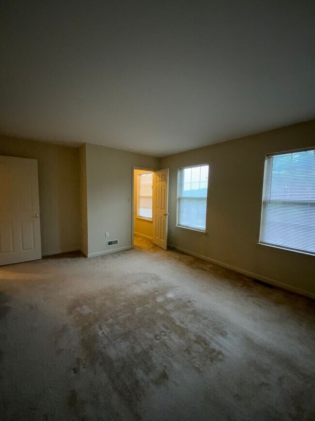 Foto del edificio - 444 Rockwood Dr
