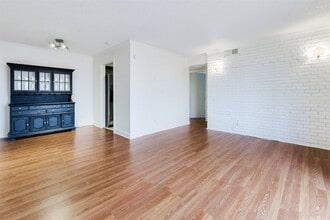 Building Photo - 2229 Mimosa Dr