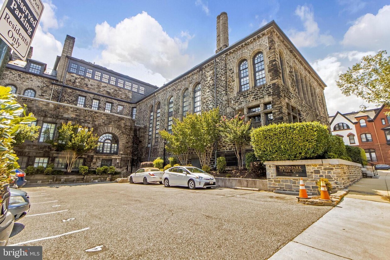 Primary Photo - 1714 Park Ave