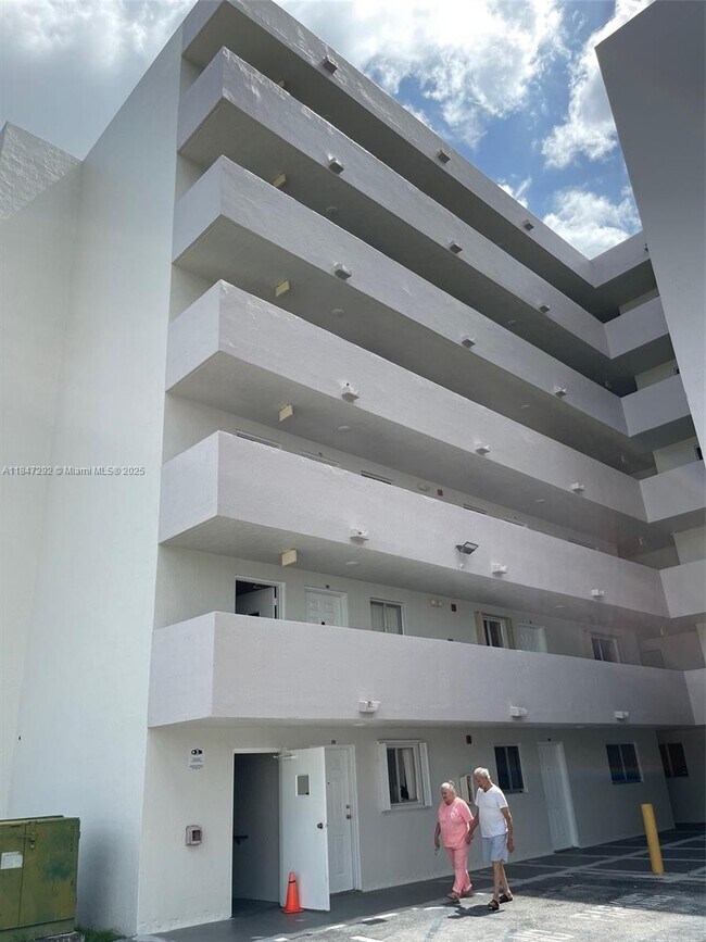 Building Photo - 6060 W 21st Ct