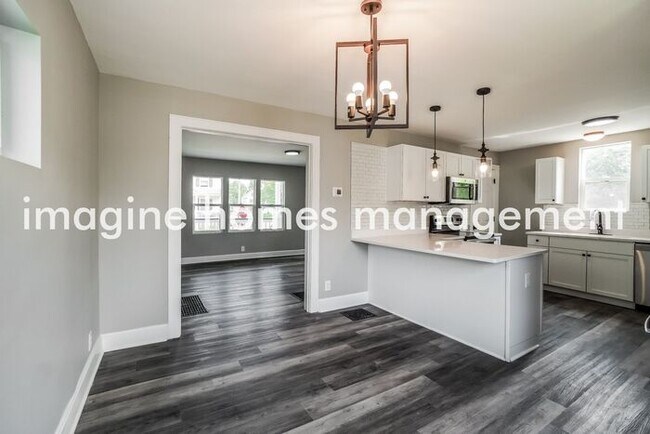 Building Photo - Fully Renovated 2 Bedroom Single Family Ho...