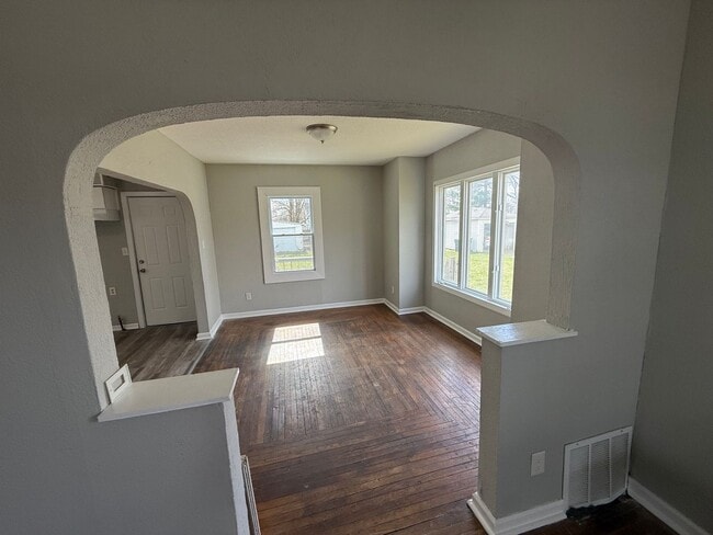 Building Photo - 3 BDRM HOUSE FOR RENT