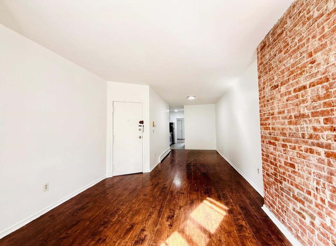 Foto principal - 3027 John F. Kennedy Blvd