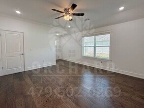 Building Photo - 2005 E Brookview Dr