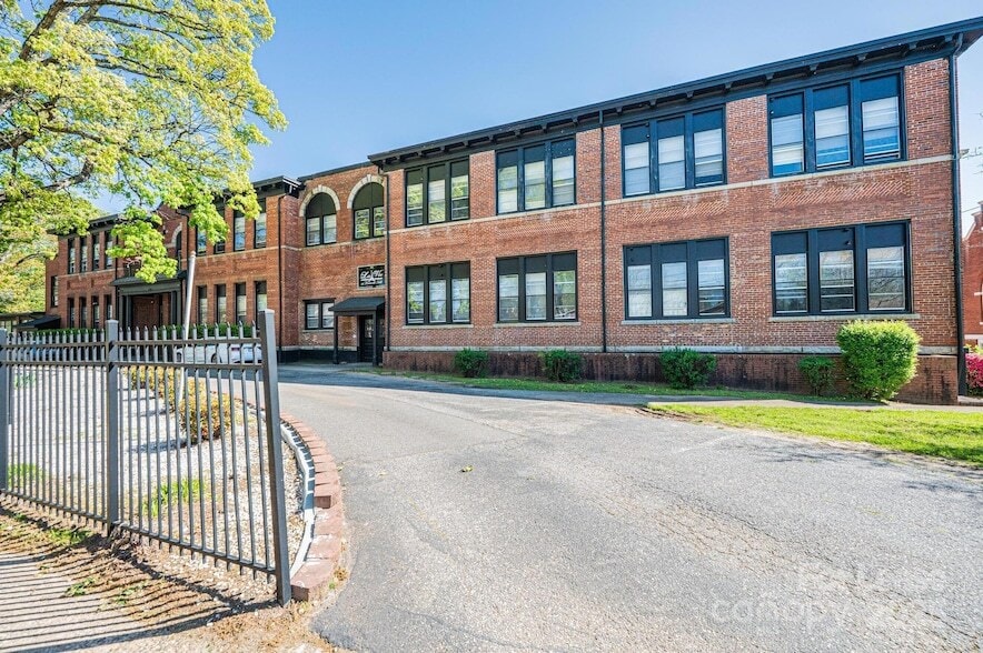 Primary Photo - 426 2nd Ave SE