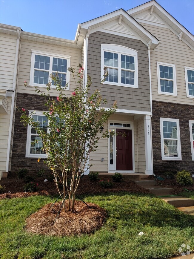 Building Photo - 425 Spring Gardens Drive