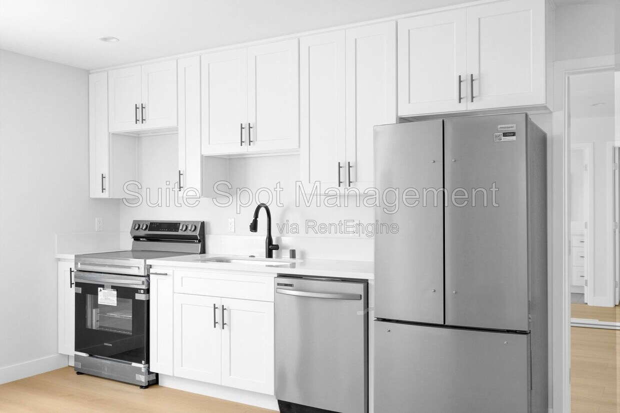 Photo - 1605 Vuelta Grande Ave
