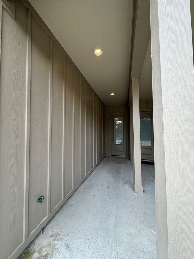 Foto del edificio - 5100 Westgate Ln