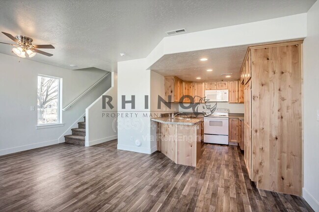 Foto del edificio - 834 Lennox St