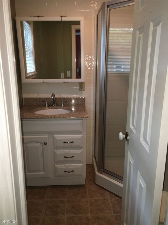 Building Photo - 4 br, 2 bath House - 841 W Washington St 8...
