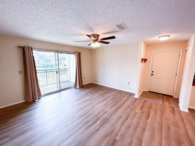 Building Photo - Windsor Park #526 - Pet Friendly!