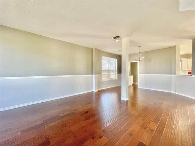 Building Photo - 2211 Savannah Dr