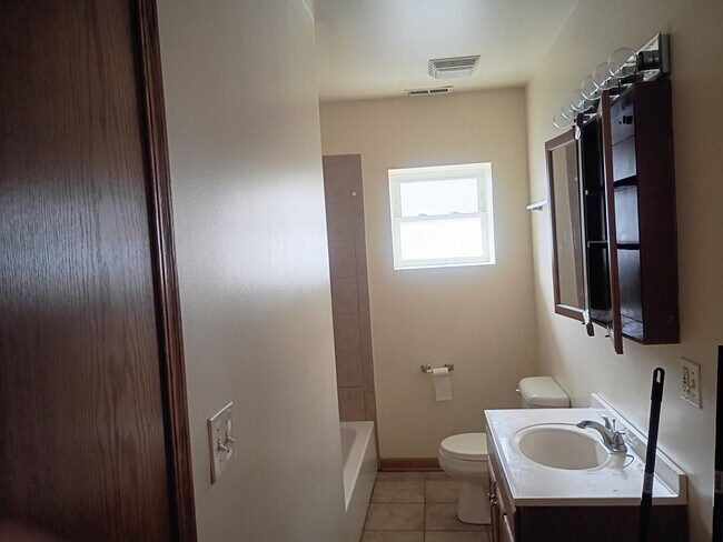 Foto del edificio - 7950 Ogden Ave