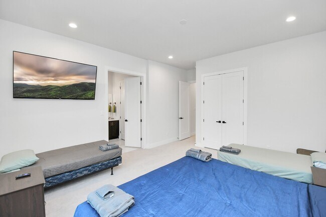 Foto del edificio - 6115 Campos Dr