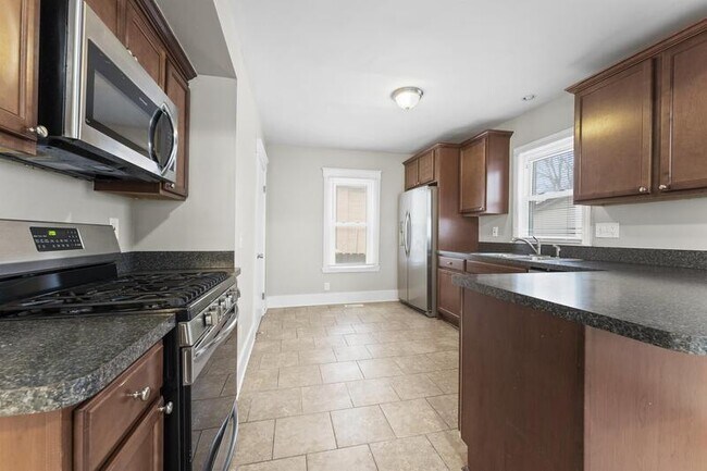 Foto del edificio - 2508 W Jefferson Ave