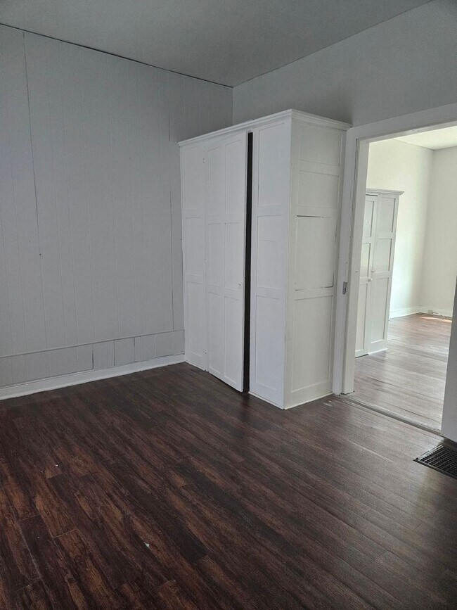 Building Photo - 3 br, 1 bath House - 120 S. PERSHING AVENUE