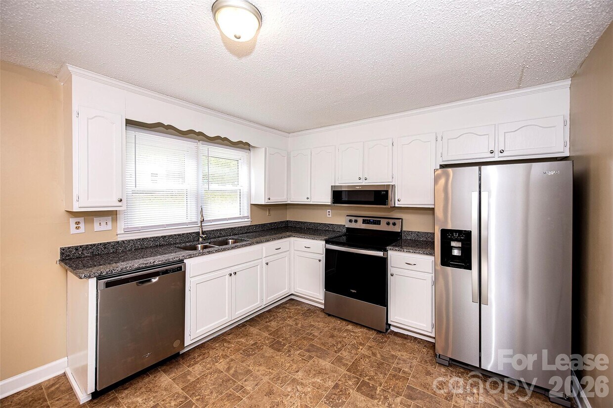 Foto del edificio - 2711 Springbrook Cir