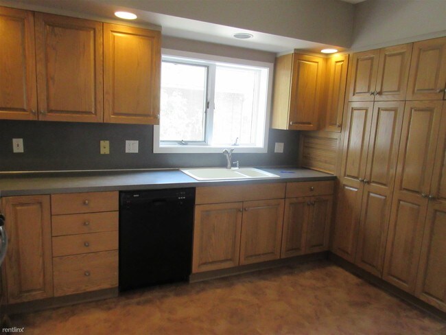 Foto del edificio - 5 br, 2 bath House - 310 Aurora St SE