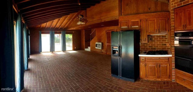 Building Photo - 13575 Greenwood Church Rd