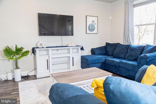 Building Photo - 518 Random Rd