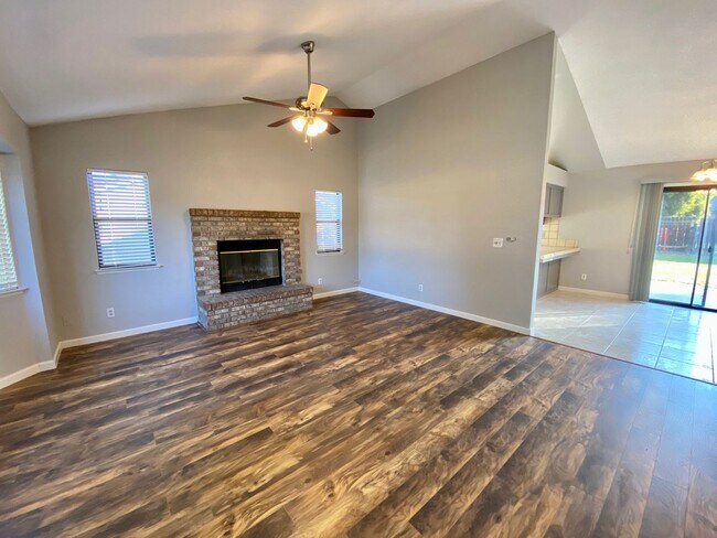 Foto del edificio - $2,095 Armstrong & Sierra 3 Bedroom Home, ...