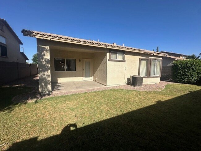 Building Photo - SINGLE LEVEL 4 BEDROOM HOME IN GILBERT