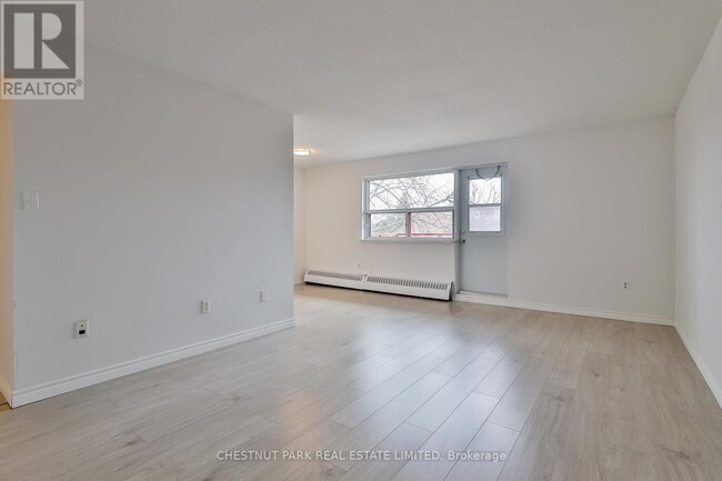 Building Photo - 888 Glen St