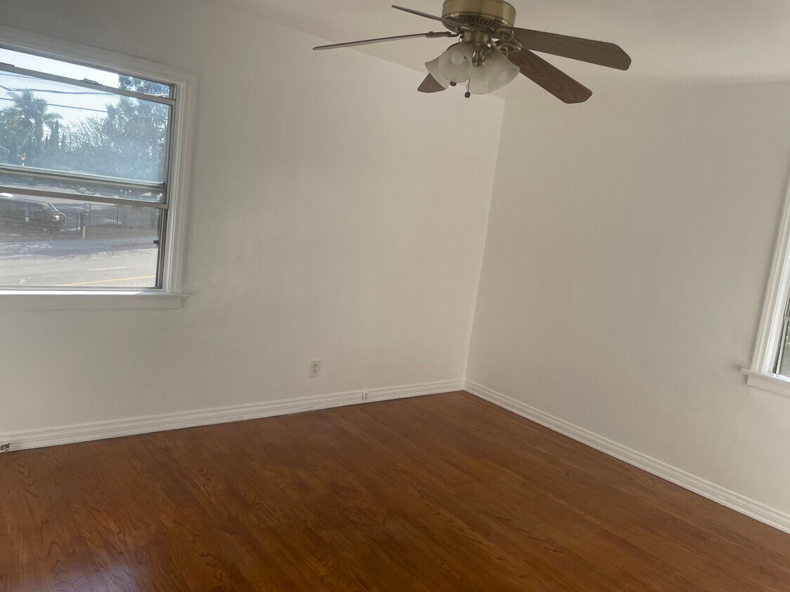 Foto del edificio - 5631 Edgemar Ave