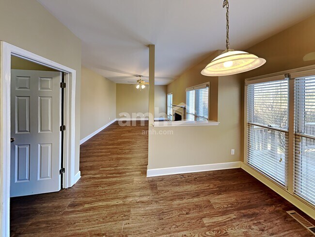 Foto del edificio - 5718 Chadwick Ln