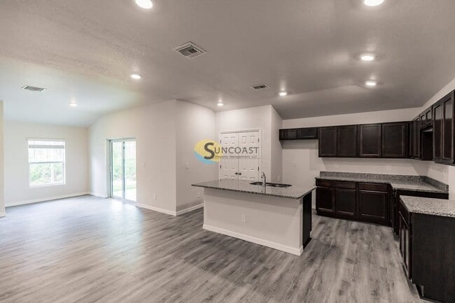 Building Photo - 395 Greenbriar Blvd