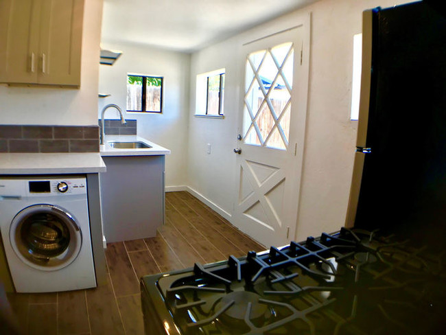 Foto del edificio - Modern townhome in DtTown Phx. 2bed 1 bath