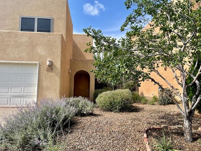 Building Photo - 1434 Paseo Norteno
