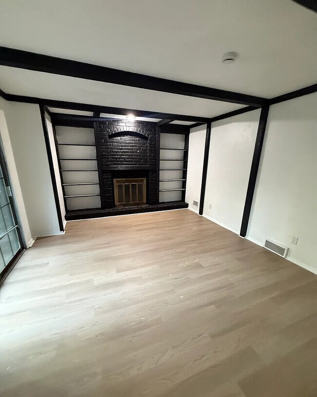 Foto del edificio - 520 S Meadowbrook Ln