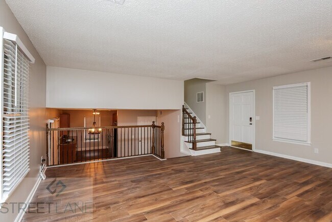 Building Photo - Spacious 3 Bedroom!- Now offering $750 off...