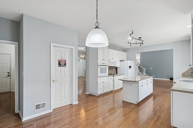 Building Photo - 1534 S Falcon Dr