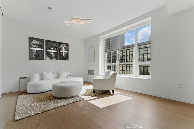 Foto del edificio - 1050 S Grand Ave
