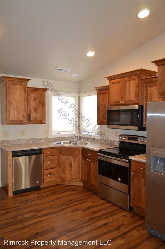 Primary Photo - 491 N Lakeview Dr
