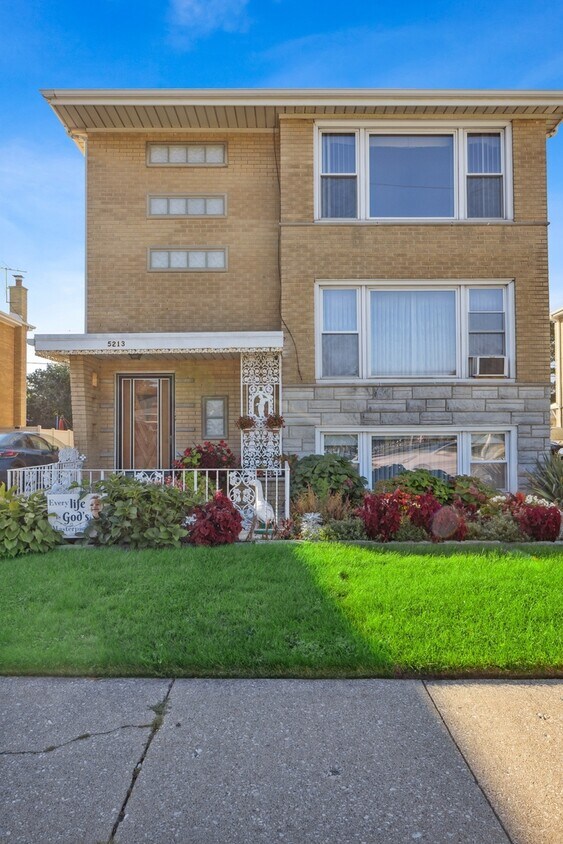 5213 W 87th St Unit 2, Oak Lawn, IL 60453 Condo for Rent in Oak Lawn, IL