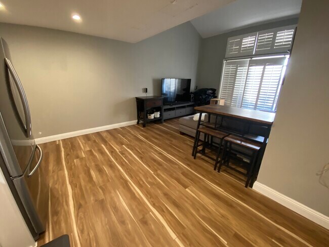 Foto del edificio - 327 Chestnut Ave