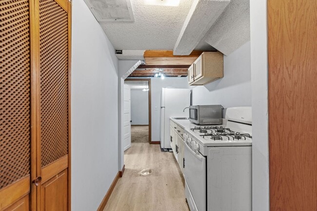 Building Photo - 4255-4257 N Thomas Ave
