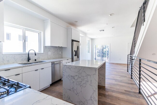 Foto del edificio - 4507 W 18th St