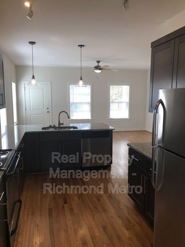 Foto del edificio - 313 W 14th St