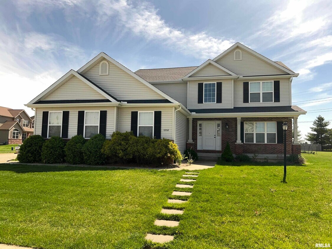 4202 W Thistlewood Ct, Dunlap, IL 61525 House Rental in Dunlap, IL