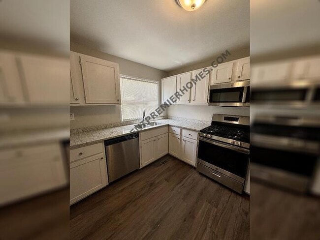 Building Photo - 10 Fairbrook Dr