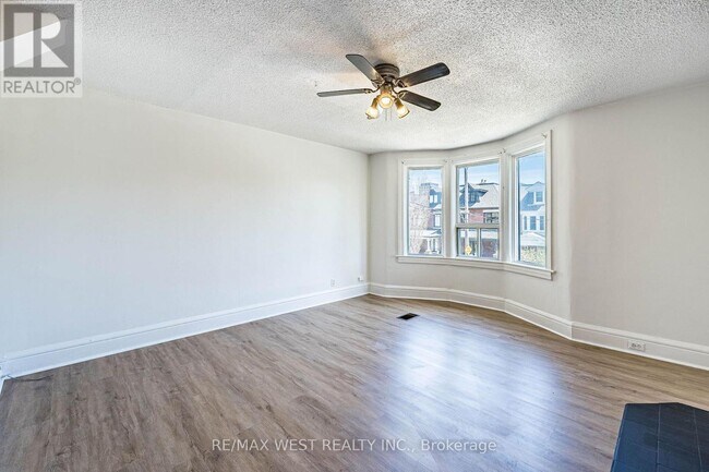 Building Photo - 280 St Clarens Ave