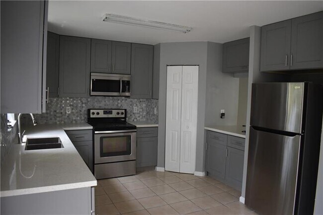 Foto del edificio - 1199 Imperial Lake Rd