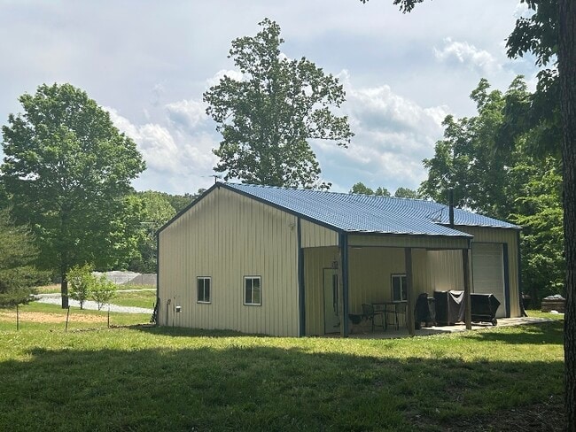 Building Photo - 3041 Bowker Rd
